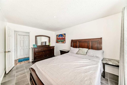 3803 49 Street Ne, Calgary, AB - Indoor Photo Showing Bedroom