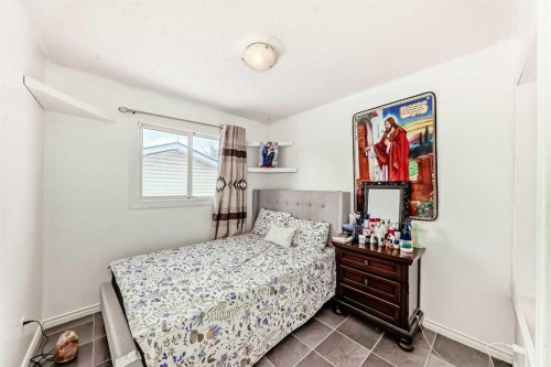 3803 49 Street Ne, Calgary, AB - Indoor Photo Showing Bedroom