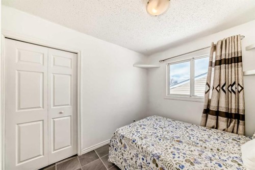 3803 49 Street Ne, Calgary, AB - Indoor Photo Showing Bedroom