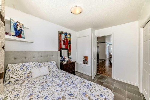 3803 49 Street Ne, Calgary, AB - Indoor Photo Showing Bedroom