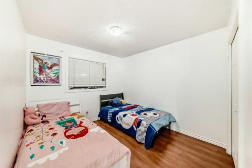 3803 49 Street Ne, Calgary, AB - Indoor Photo Showing Bedroom