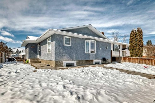 3803 49 Street Ne, Calgary, AB - Outdoor