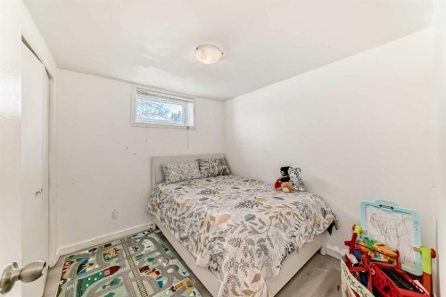 3803 49 Street Ne, Calgary, AB - Indoor Photo Showing Bedroom