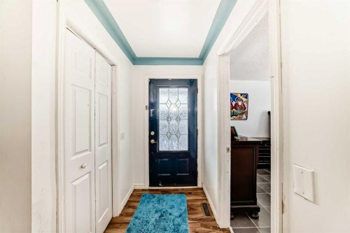 3803 49 Street Ne, Calgary, AB - Indoor Photo Showing Other Room