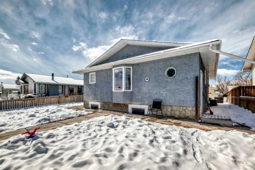 3803 49 Street Ne, Calgary, AB - Outdoor