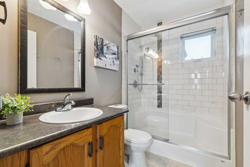 168 Erin Meadow Close Se, Calgary, AB - Indoor Photo Showing Bathroom