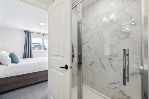 69 Lavender Road Se, Calgary, AB - Indoor Photo Showing Bathroom