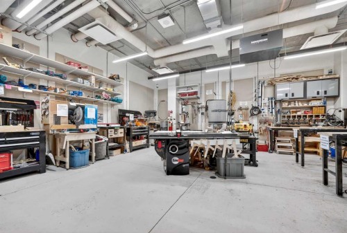 407-122 Mahogany Centre Se, Calgary, AB - Indoor Photo Showing Garage