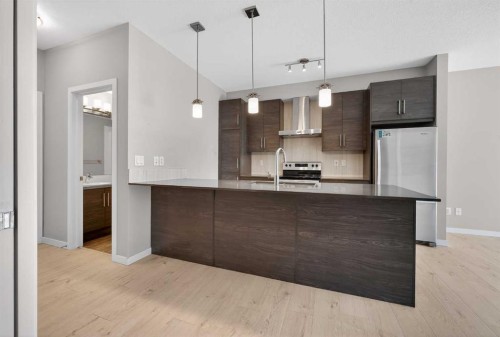 407-122 Mahogany Centre Se, Calgary, AB - Indoor Photo Showing Kitchen With Upgraded Kitchen
