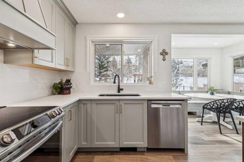 179 Mt Copper Park Se, Calgary, AB - Indoor Photo Showing Kitchen