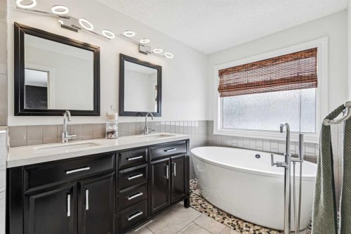 179 Mt Copper Park Se, Calgary, AB - Indoor Photo Showing Bathroom