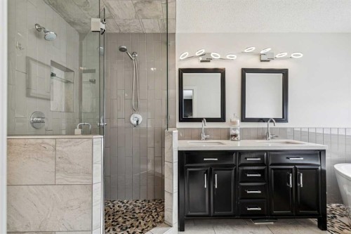 179 Mt Copper Park Se, Calgary, AB - Indoor Photo Showing Bathroom