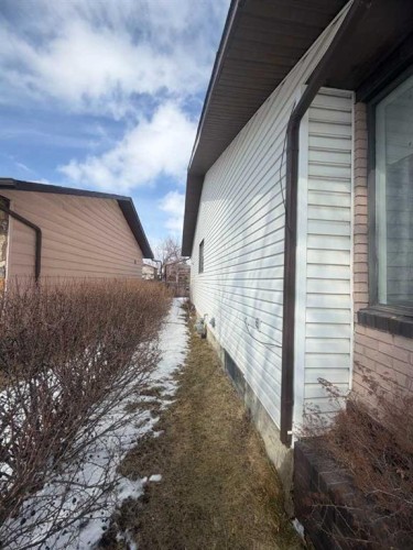 9 Whiteram Hill Ne, Calgary, AB - Outdoor