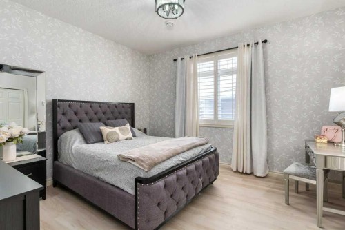 401 Sunvale Crescent Ne, High River, AB - Indoor Photo Showing Bedroom