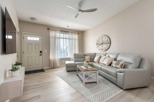401 Sunvale Crescent Ne, High River, AB - Indoor Photo Showing Living Room