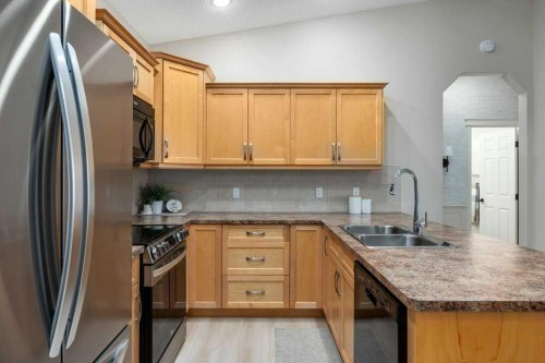 401 Sunvale Crescent Ne, High River, AB - Indoor Photo Showing Kitchen With Double Sink