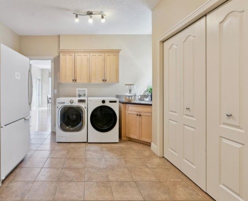 212 Springmere Place, Chestermere, AB - Indoor Photo Showing Laundry Room