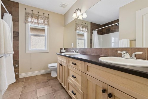 212 Springmere Place, Chestermere, AB - Indoor Photo Showing Bathroom
