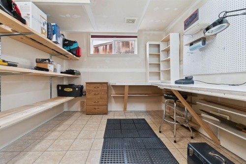 212 Springmere Place, Chestermere, AB - Indoor