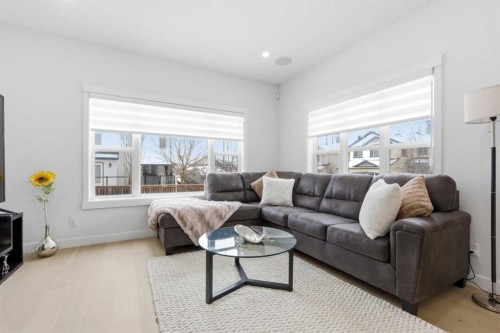 103 Oakmere Green, Chestermere, AB - Indoor Photo Showing Living Room