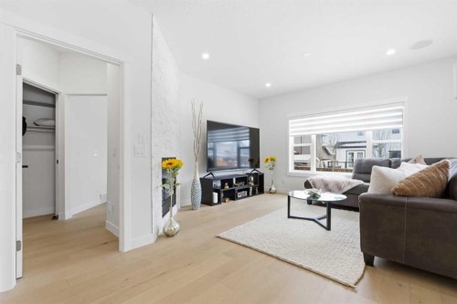 103 Oakmere Green, Chestermere, AB - Indoor Photo Showing Living Room