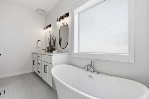 103 Oakmere Green, Chestermere, AB - Indoor Photo Showing Bathroom