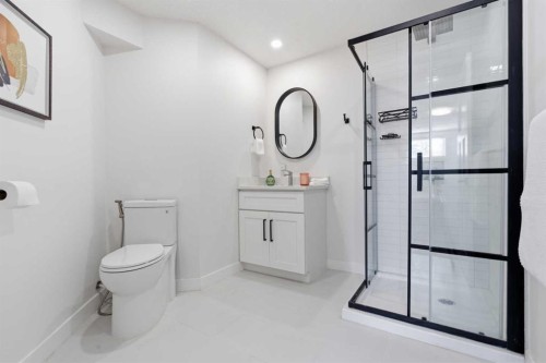 103 Oakmere Green, Chestermere, AB - Indoor Photo Showing Bathroom