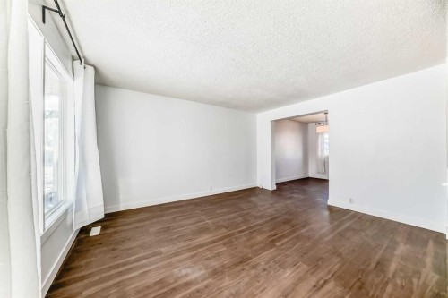 60 Erin Mount Crescent Se, Calgary, AB - Indoor Photo Showing Other Room