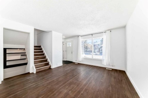 60 Erin Mount Crescent Se, Calgary, AB - Indoor Photo Showing Other Room