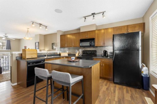 241 Elgin Gardens Se, Calgary, AB - Indoor Photo Showing Kitchen