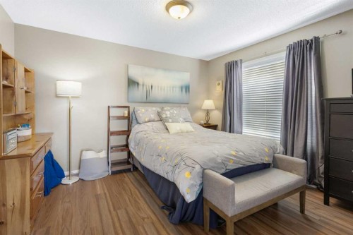 241 Elgin Gardens Se, Calgary, AB - Indoor Photo Showing Bedroom