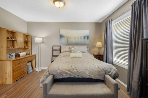 241 Elgin Gardens Se, Calgary, AB - Indoor Photo Showing Bedroom