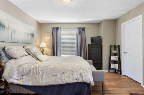 241 Elgin Gardens Se, Calgary, AB - Indoor Photo Showing Bedroom