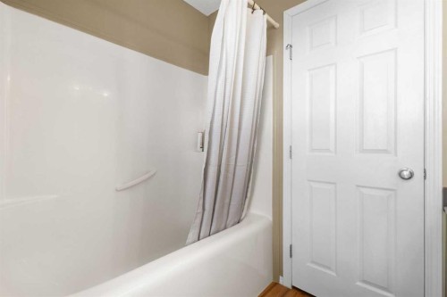 241 Elgin Gardens Se, Calgary, AB - Indoor Photo Showing Bathroom