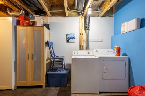 241 Elgin Gardens Se, Calgary, AB - Indoor Photo Showing Laundry Room