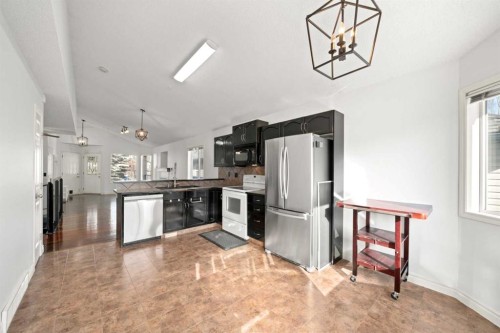 145 Cimarron Grove Circle, Okotoks, AB - Indoor Photo Showing Kitchen