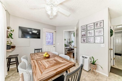 155 Erin Meadow Way Se, Calgary, AB - Indoor Photo Showing Dining Room