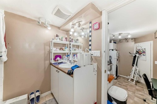 155 Erin Meadow Way Se, Calgary, AB - Indoor