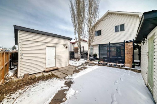 155 Erin Meadow Way Se, Calgary, AB - Outdoor