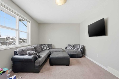 99 Sunset View, Cochrane, AB - Indoor Photo Showing Living Room