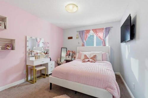 99 Sunset View, Cochrane, AB - Indoor Photo Showing Bedroom