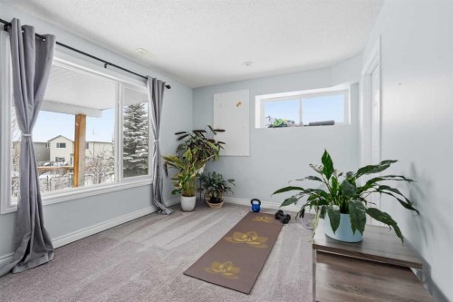 99 Sunset View, Cochrane, AB - Indoor Photo Showing Other Room