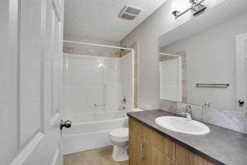 422 Legacy Village Way Se, Calgary, AB - Indoor Photo Showing Bathroom