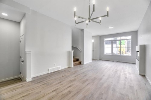 220 Annette Villas Nw, Calgary, AB - Indoor Photo Showing Other Room