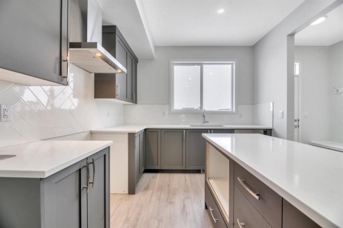 220 Annette Villas Nw, Calgary, AB - Indoor Photo Showing Kitchen