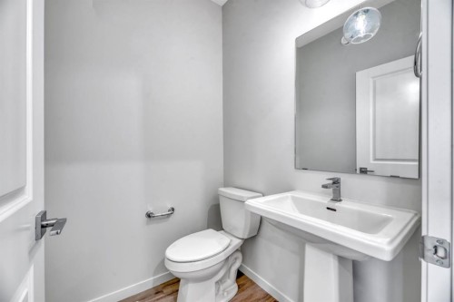 220 Annette Villas Nw, Calgary, AB - Indoor Photo Showing Bathroom