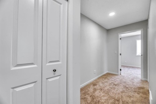 220 Annette Villas Nw, Calgary, AB - Indoor Photo Showing Other Room