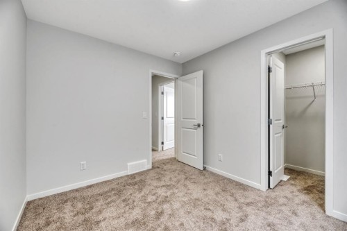 220 Annette Villas Nw, Calgary, AB - Indoor Photo Showing Other Room