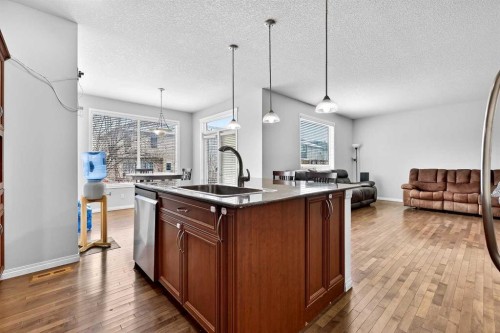 38 Silverado Skies Crescent, Calgary, AB - Indoor Photo Showing Kitchen