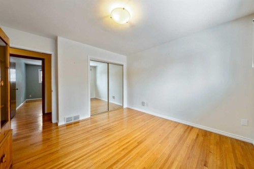 3316 24 Street Nw, Calgary, AB - Indoor Photo Showing Other Room